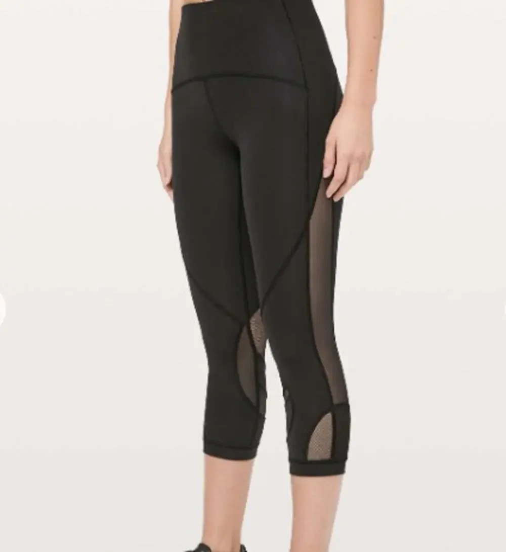 Lululemon Clear The Court Crop 21